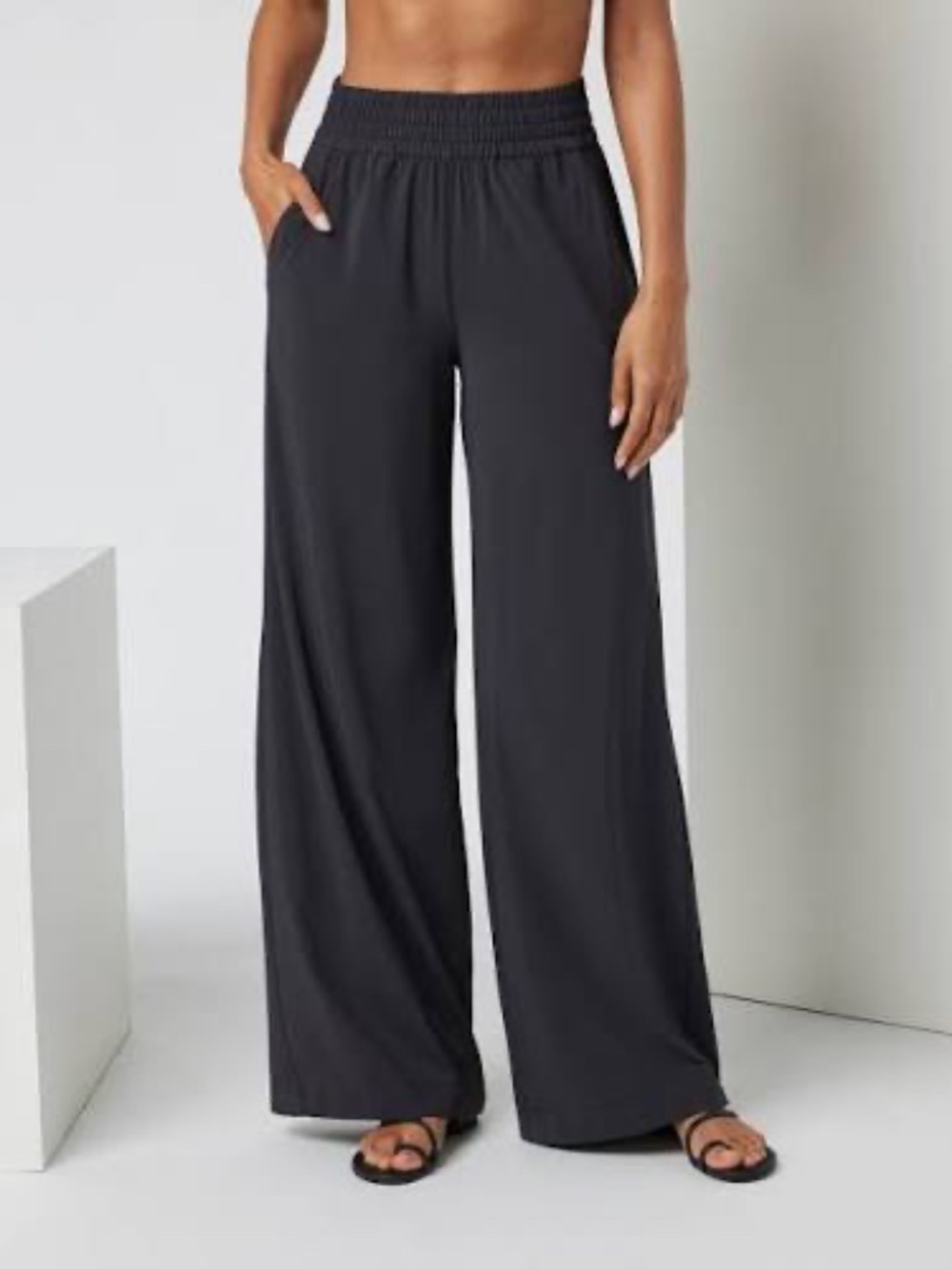 Vuori Villa Wide Leg Pants EUC Small